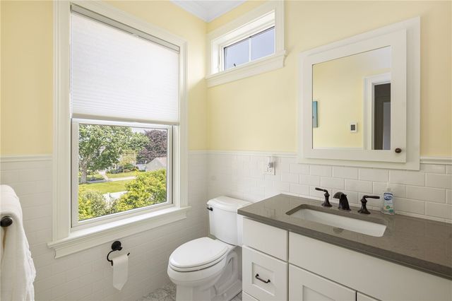 3 Oak Street, Middletown, RI 02842