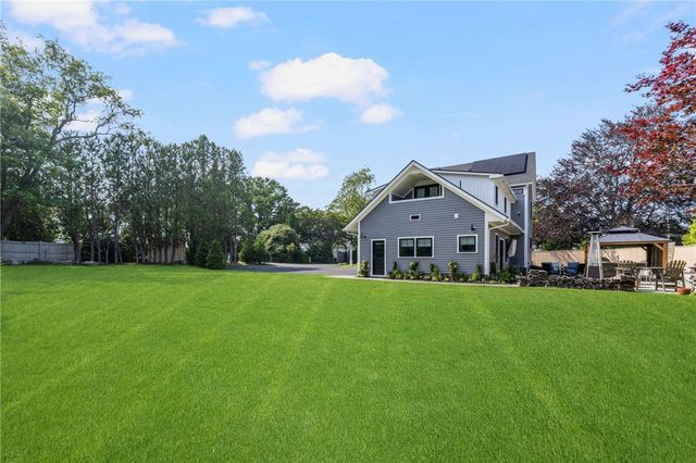 3 Oak Street, Middletown, RI 02842