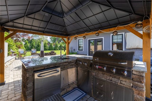3 Oak Street, Middletown, RI 02842