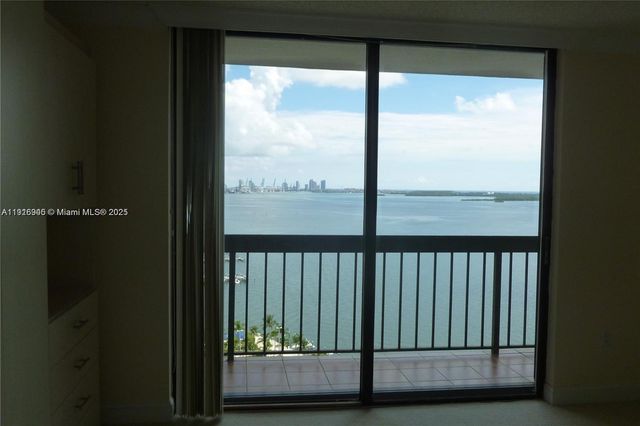 2333 Brickell Ave 2215, Miami, FL 33129