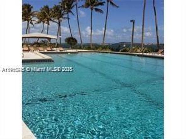 2333 Brickell Ave 2215, Miami, FL 33129