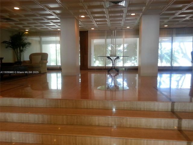 2333 Brickell Ave 2215, Miami, FL 33129