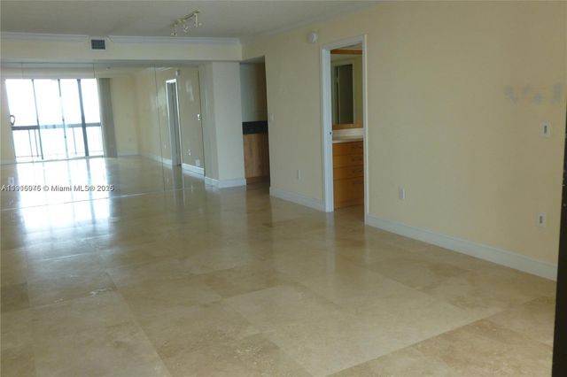 2333 Brickell Ave 2215, Miami, FL 33129