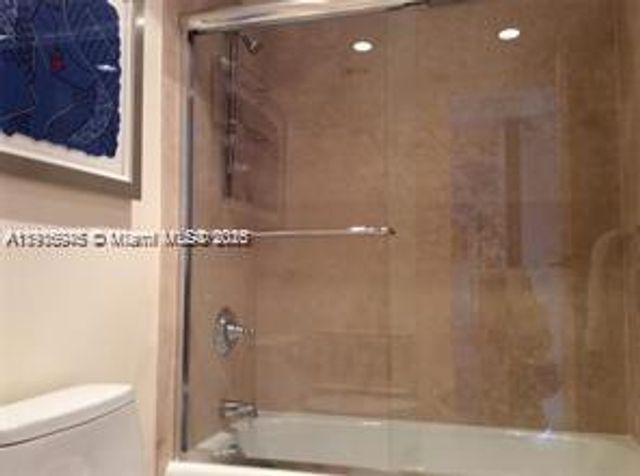 2333 Brickell Ave 2215, Miami, FL 33129