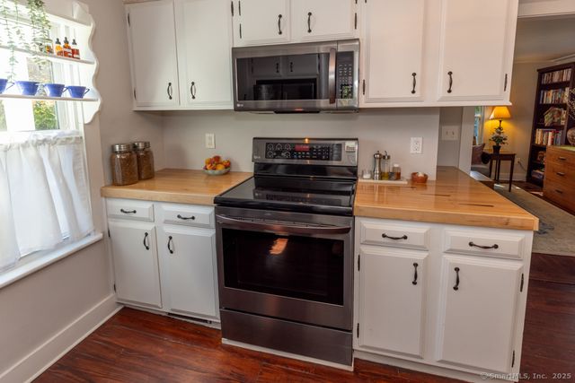 14 Blake Street, Essex, CT 06442