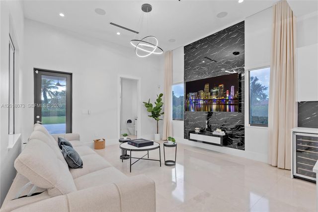 320 SW 125th Avenue, Miami, FL 33184