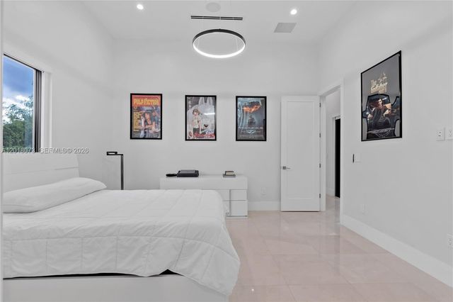320 SW 125th Avenue, Miami, FL 33184