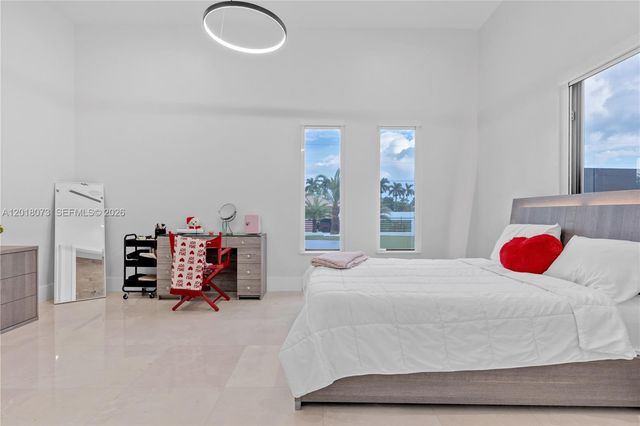 320 SW 125th Avenue, Miami, FL 33184