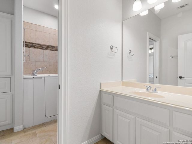 30031 Cibolo Trace, Fair Oaks Ranch, TX 78015