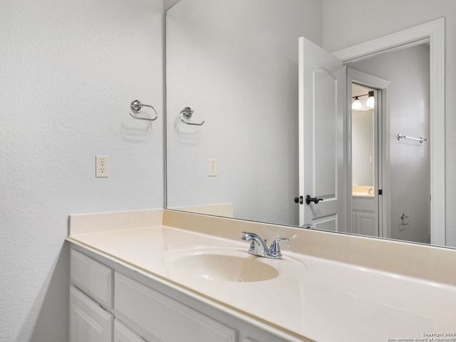 30031 Cibolo Trace, Fair Oaks Ranch, TX 78015