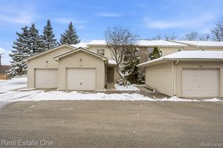 4885 Oak Hill Drive 20, Waterford, MI 48329