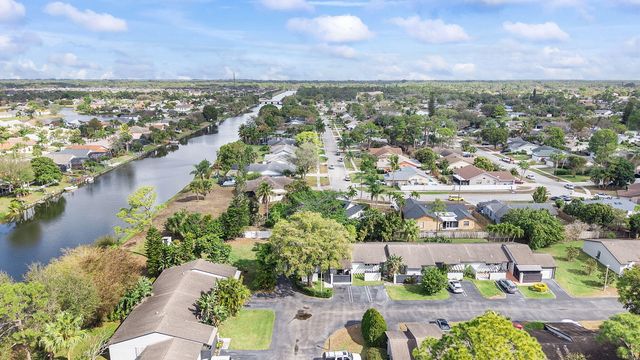 107 Conaskonk Circle, Royal Palm Beach, FL 33411