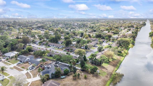 107 Conaskonk Circle, Royal Palm Beach, FL 33411