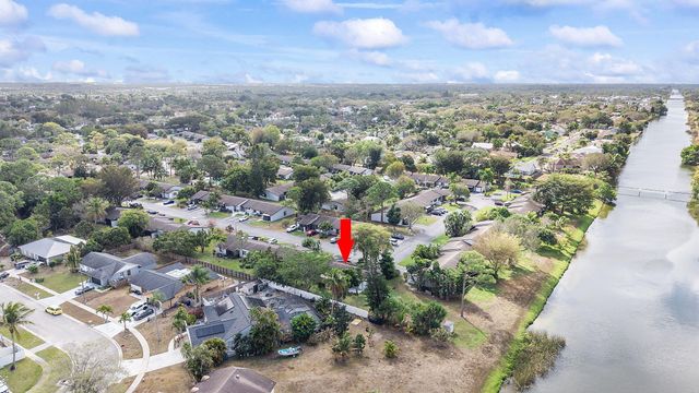 107 Conaskonk Circle, Royal Palm Beach, FL 33411