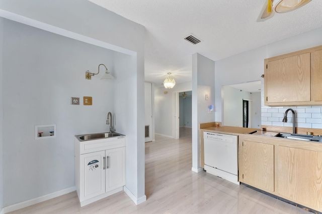 107 Conaskonk Circle, Royal Palm Beach, FL 33411