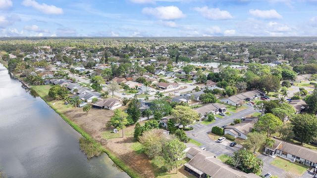 107 Conaskonk Circle, Royal Palm Beach, FL 33411