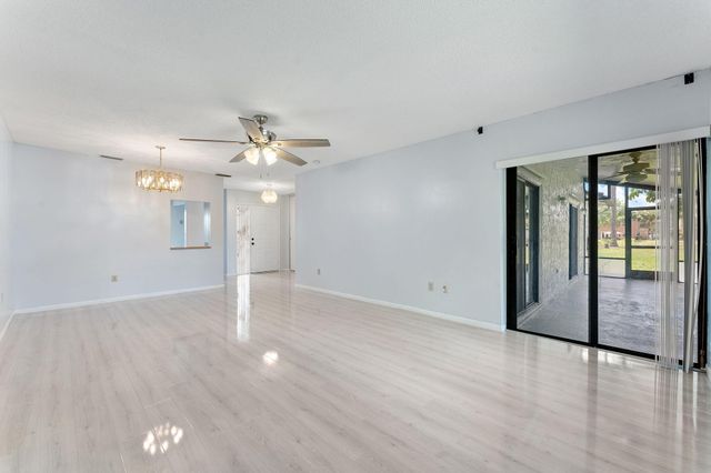 107 Conaskonk Circle, Royal Palm Beach, FL 33411