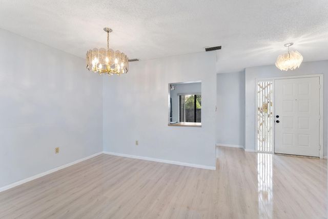 107 Conaskonk Circle, Royal Palm Beach, FL 33411