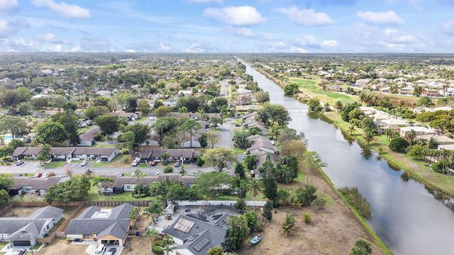 107 Conaskonk Circle, Royal Palm Beach, FL 33411