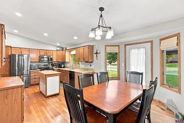 437 Holder St Street, Larchwood, IA 51241