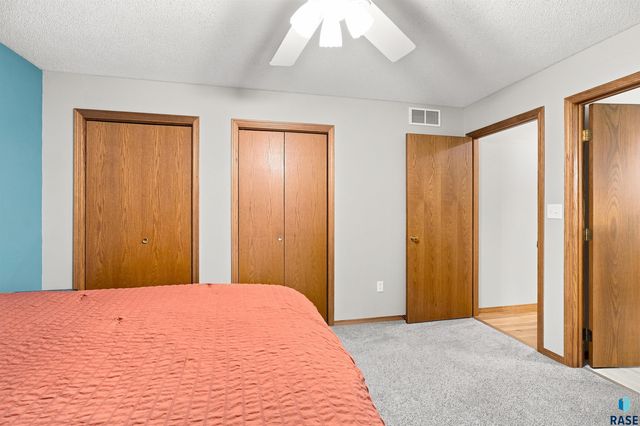 437 Holder St Street, Larchwood, IA 51241