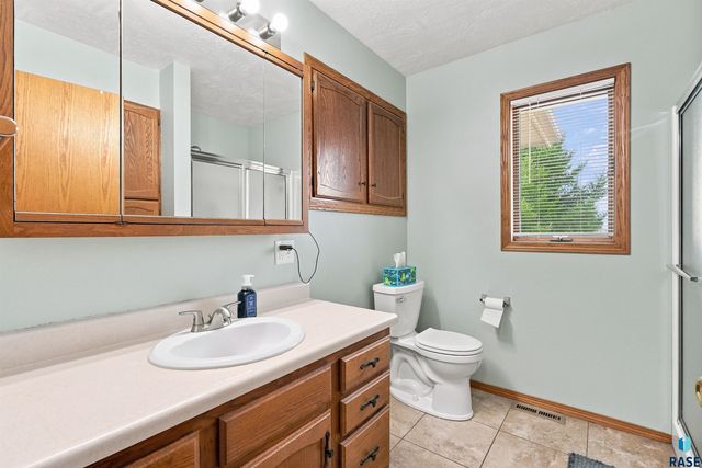 437 Holder St Street, Larchwood, IA 51241