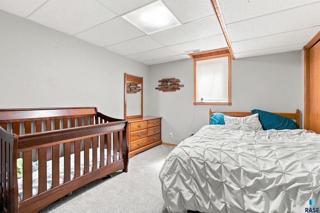 437 Holder St Street, Larchwood, IA 51241