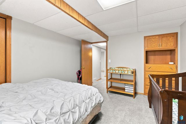 437 Holder St Street, Larchwood, IA 51241