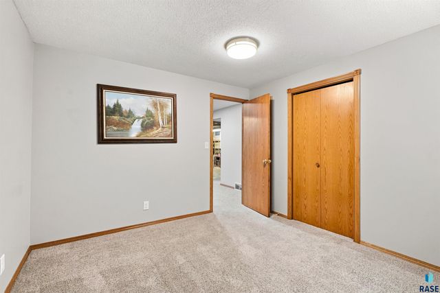437 Holder St Street, Larchwood, IA 51241