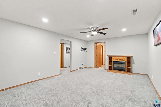 437 Holder St Street, Larchwood, IA 51241