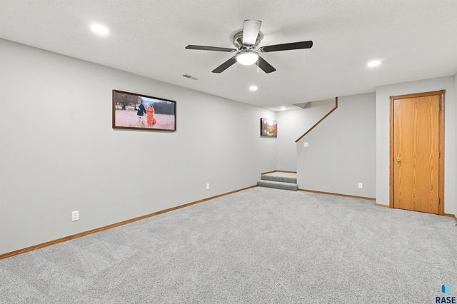 437 Holder St Street, Larchwood, IA 51241