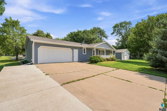 437 Holder St Street, Larchwood, IA 51241