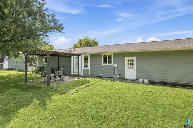 437 Holder St Street, Larchwood, IA 51241