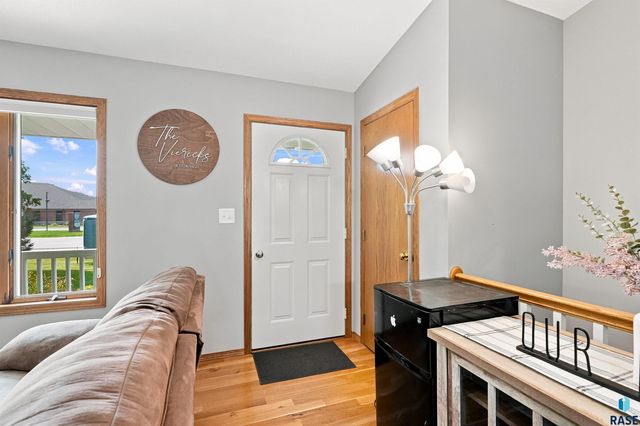 437 Holder St Street, Larchwood, IA 51241