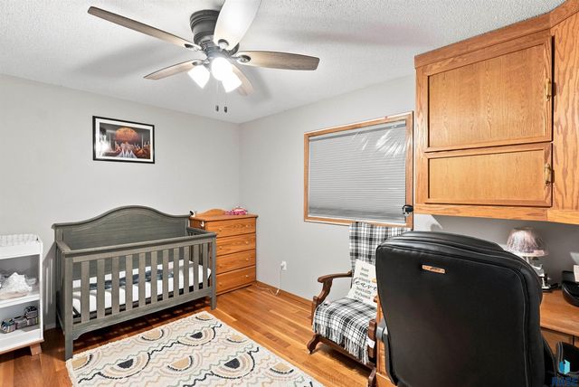 437 Holder St Street, Larchwood, IA 51241