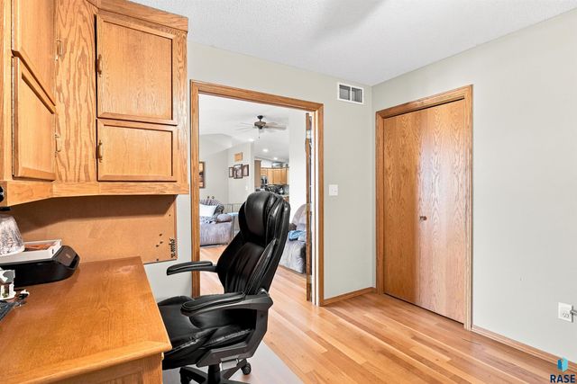 437 Holder St Street, Larchwood, IA 51241