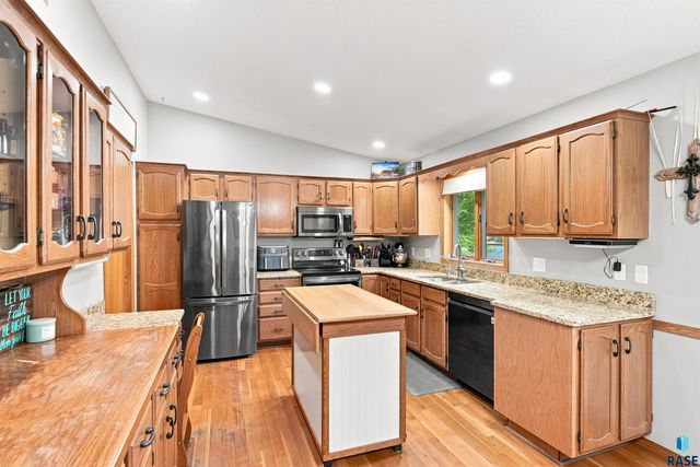 437 Holder St Street, Larchwood, IA 51241