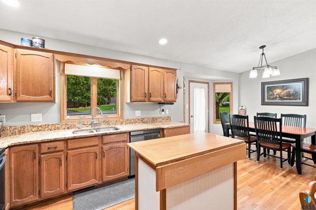 437 Holder St Street, Larchwood, IA 51241