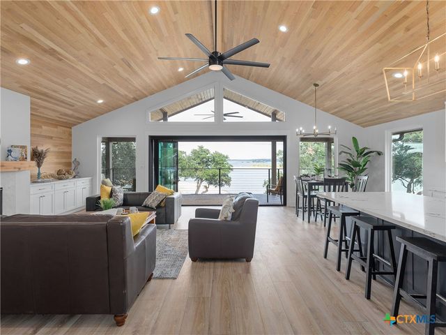 874 Lakebreeze Drive, Canyon Lake, TX 78133