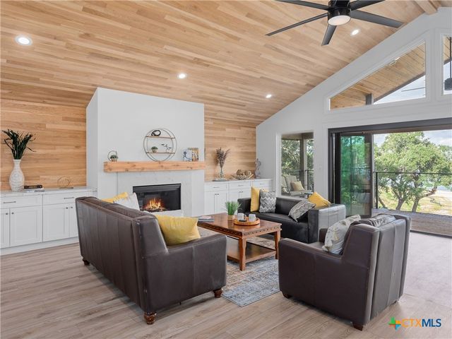 874 Lakebreeze Drive, Canyon Lake, TX 78133