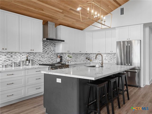 874 Lakebreeze Drive, Canyon Lake, TX 78133