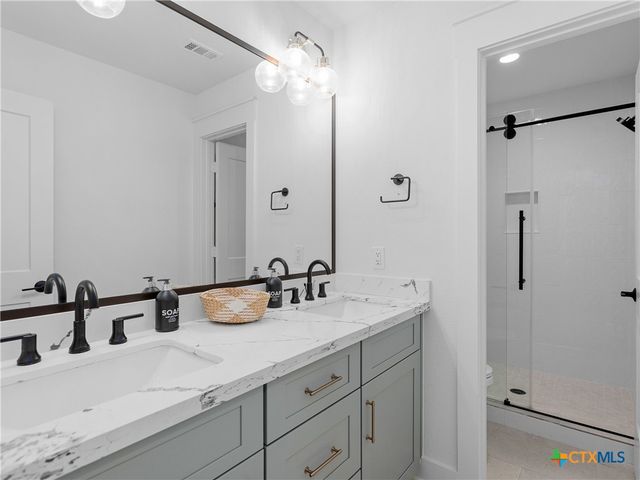 874 Lakebreeze Drive, Canyon Lake, TX 78133