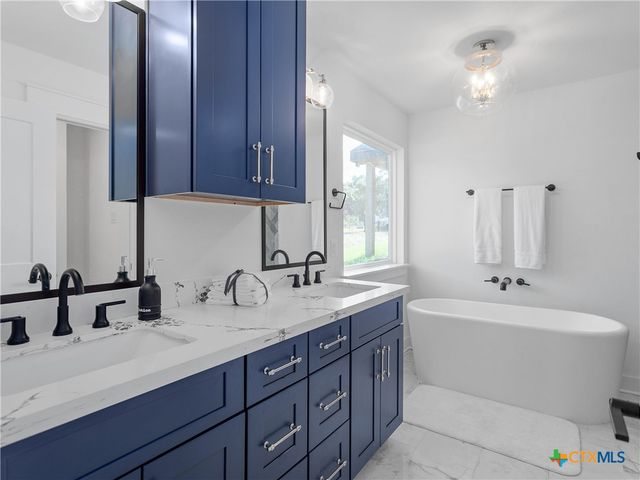 874 Lakebreeze Drive, Canyon Lake, TX 78133