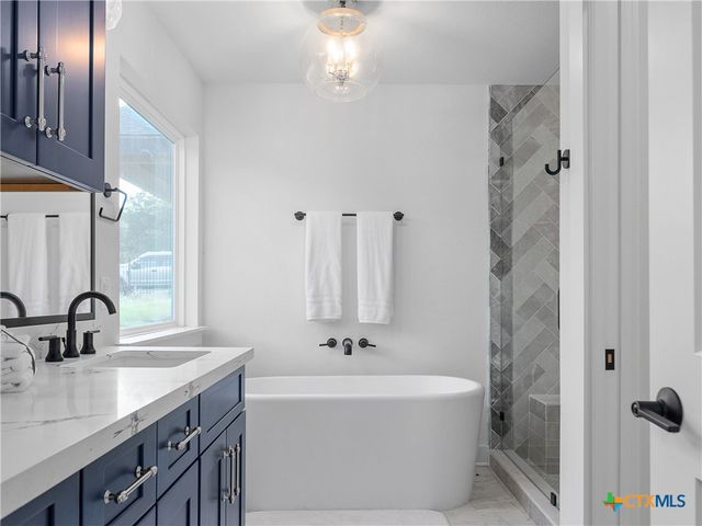 874 Lakebreeze Drive, Canyon Lake, TX 78133