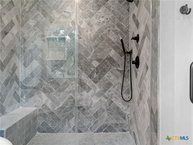 874 Lakebreeze Drive, Canyon Lake, TX 78133