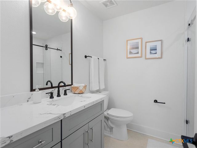 874 Lakebreeze Drive, Canyon Lake, TX 78133