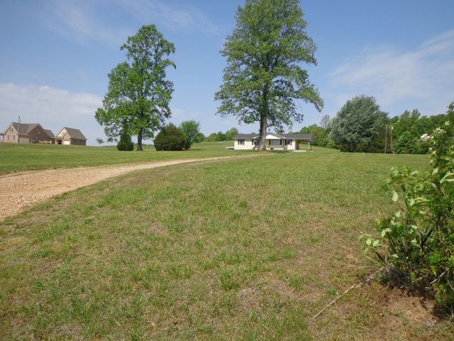 11694 Hurricane Creek Rd, Mc Ewen, TN 37101