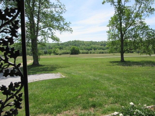 11694 Hurricane Creek Rd, Mc Ewen, TN 37101