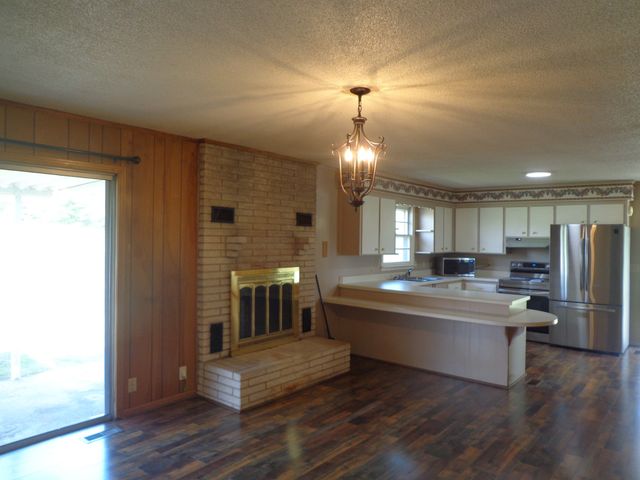 11694 Hurricane Creek Rd, Mc Ewen, TN 37101