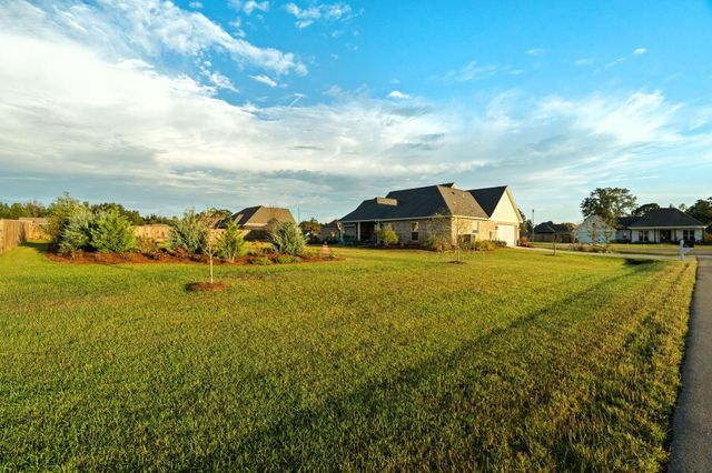 23 Steerforth Dr., Hattiesburg, MS 39402